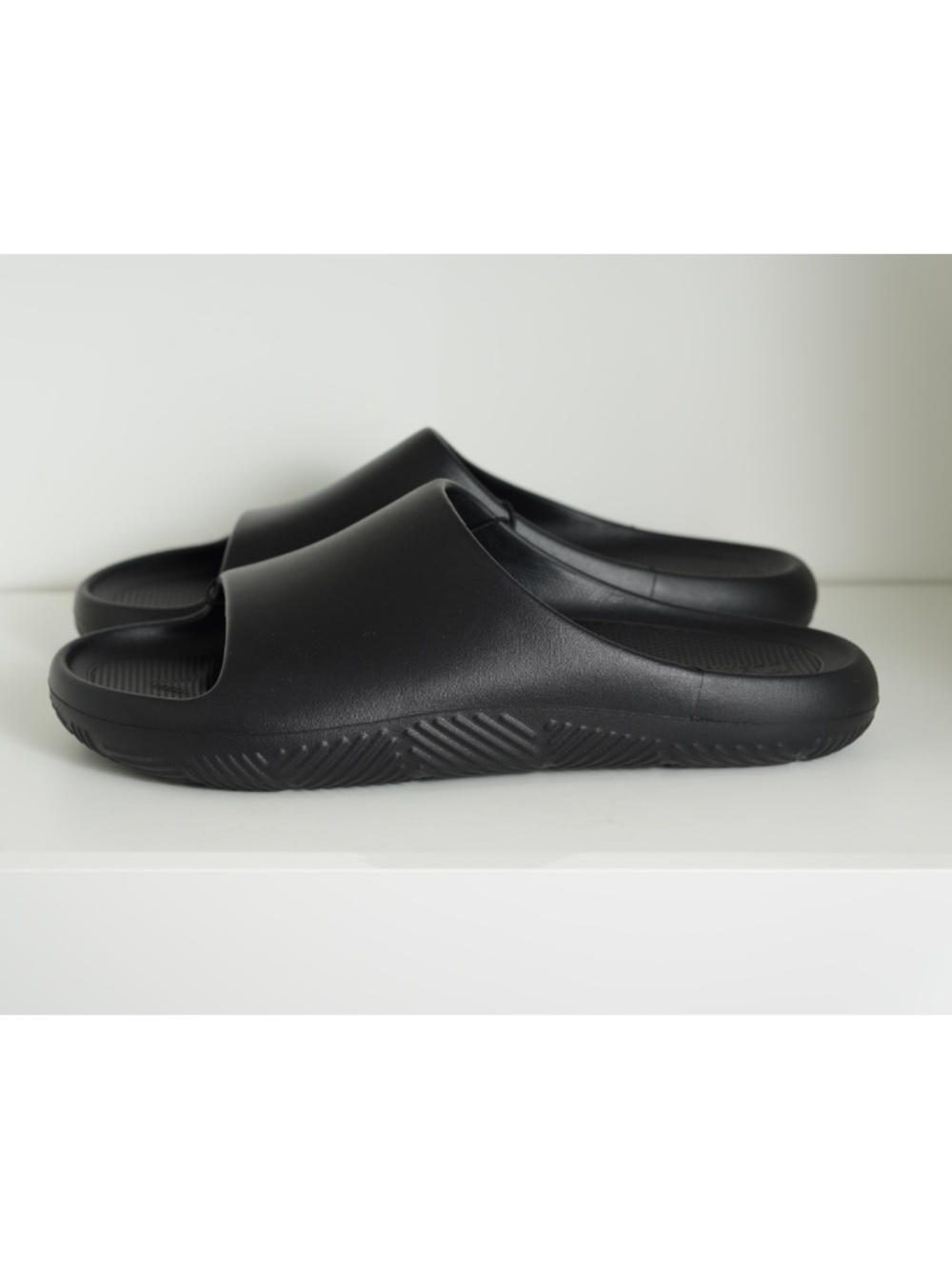 $49.99 CUSHIONAIRE Men's Black Galaxy Pool Slides Sandals Slip On US 12 EU 45